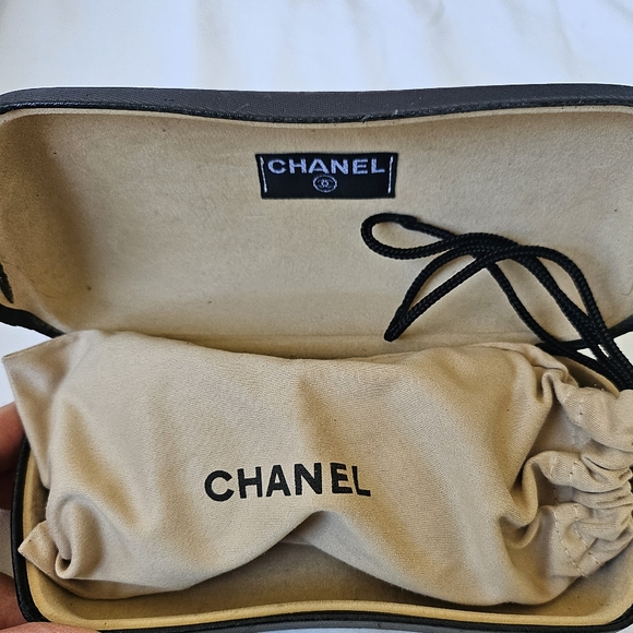 EUC Chanel White Bow Sunglasses - Picture 10 of 10